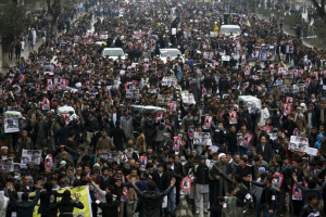 People attend a protest against the killing of seven people from the Hazara community in Kabul, Afghanistan, November 11, 2015. REUTERS/Ahmad Masood <br/>
