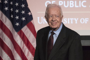 Former U.S. President Jimmy Carter arrives to speak during an event honoring former U.S. Vice President Walter Mondale hosted by the Humphrey School of Public Affairs at the University of Minnesota in Washington October 20, 2015. REUTERS/Joshua Roberts <br/>