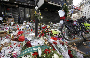 Candles, flowers and messages pay tribute to victims in front of the La Belle Equipe cafe, one of the sites of the deadly attacks in Paris, France, November 17, 2015.  <br/>Reuters