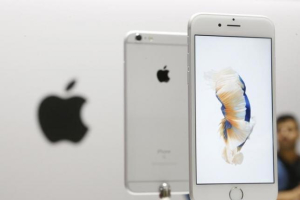 The new Apple iPhone 6S and 6S Plus are displayed during an Apple media event in San Francisco, California, September 9, 2015. (Reuters/Beck Diefenbach) <br/>