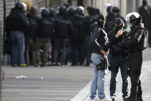 Members of French special police forces of the Research and Intervention Brigade (BRI) are seen near a raid zone in Saint-Denis, near Paris, France, November 18, 2015 during an operation to catch fugitives from Friday night's deadly attacks in the French capital.  <br/>Reuters