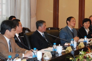The Rev. Bao Jiayuan (second from the right) addresses a delegation from the World Evangelical Alliance (not pictured) during a meeting in Shanghai on Monday, November 16, 2009. <br/>Gospel Times 