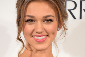 Sadie Robertson gives credit boyfriend Blake Coward on both her Instagram and Imagli accounts. <br/>Facebook page
