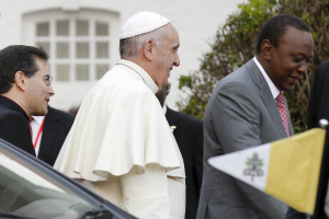<br />
Pope Francis is welcomed by Kenya's President Uhuru Kenyatta (R) as he arrives at the State House in Kenya's capital Nairobi, November 25, 2015.  <br/>Reuters