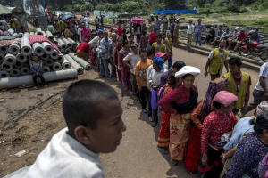 Local residents line up for relief supplies distributed by an international aid organisation after the April 25 earthquake in Bhaktapur, Nepal, May 10, 2015.  <br/>Reuters