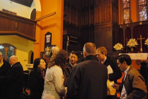 Members of a delegation from the World Evangelical Alliance exchange contact information with staff from Shanghai Community Church on Tuesday, November 17,2009. <br/>Gospel Times