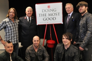 Grammy-nominated rock band Daughtry poses for a photo with Cowboys owner and manager Jerry Jones and Major George Hood, National Community Relations and Development Secretary for The Salvation Army. Daughtry will perform live at the Dallas Cowboys Thanksgiving Day game against the Oakland Raiders in a nationally televised halftime show that will air on CBS television network on November 26, 2009 at 3:15 pm. The performance will officially kick off The Salvation Army’s 2009 Red Kettle Christmas campaign, the oldest annual charitable fundraiser of its kind in the United States. <br/>Salvation Army USA