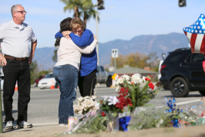 Mourners gather around a makeshift memorial in honor of victims following Wednesday's attack in San Bernardino, California December 5, 2015.  <br/>Reuters