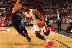 Justise Winslow of the Miami Heat drives to the basket against Jeremy Lin <br/>