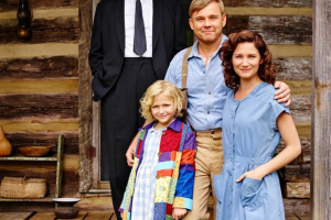 Dolly Partons' Coat of Many Colors new movie stars Jennifer Nettles, Ricky Schroder, Gerald McRaney and Alyvia Alyn Lind. Parton served as one of the executive producers. Lind will portray nine-year-old Dolly Parton, with Jennifer Nettles as Parton's mother, Ricky Schroder as her father and Gerald McRaney as her grandfather. <br/>Dolly Parton Facebook, Courtesy of Jeff Lipsky/NBC