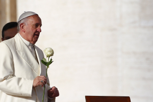 Pope Francis holds a white rose as he leads the weekly audience in Saint Peter's square at the Vatican December 9, 2015.  <br/>Reuters