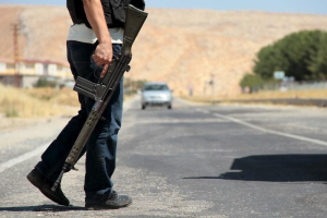 A member of the Turkish security forces stands guard at a check point on the main road to southeastern town of Silvan, near Diyarbakir, Turkey, August 18, 2015. <br/>Reuters
