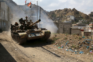 Soldiers loyal to Yemen's government ride atop a tank in the country's southwestern city of Taiz December 16, 2015.  <br/>Reuters