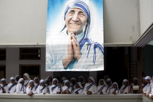 Catholic nuns from the order of the Missionaries of Charity gather under a picture of Mother Teresa during the tenth anniversary of her death in Kolkata, India, in this September 5, 2007 file photo.  <br/>Reuters