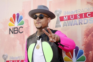 Singer Chris Brown poses at the 2015 iHeartRadio Music Awards in Los Angeles, California, March 29, 2015.  <br/>REUTERS/Danny Moloshok/Files