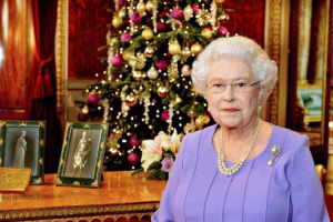 Britain's Queen Elizabeth poses for a photograph as she stands in the State Dining Room of Buckingham Palace, after recording her Christmas Day television broadcast to the Commonwealth, in London December 10, 2014. REUTERS/John Stillwell/Pool <br/>