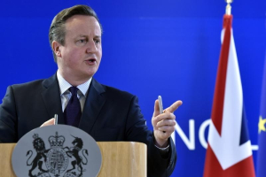 <br />
Britain's Prime Minister David Cameron gestures during a news conference after a European Union leaders summit in Brussels, Belgium December 18, 2015.  <br/>Reuters