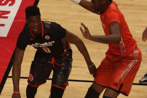 Emmanuel Mudiay against w:Cliff Alexander in the w:2014 McDonald's All-American Boys Game <br/>Wikimedia Commons/TonyTheTiger