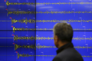 An employee looks at seismic waves observed in South Korea, during a media briefing at Korea Meteorological Administration in Seoul, South Korea, January 6, 2016.  <br/>Reuters