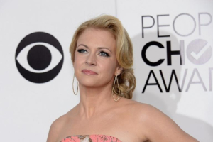 Actress Melissa Joan Hart poses as she arrives at the 2014 People's Choice Awards in Los Angeles, California January 8, 2014. REUTERS/Kevork Djansezian <br/>