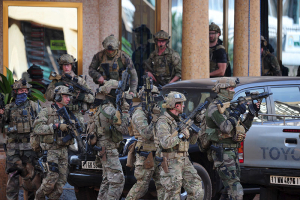 French soldiers arrive at the site of the attack in Ouagadougou, Burkina Faso, January 16, 2016. REUTERS/Stringer <br/>