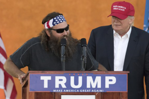 'Duck Dynasty' star appears alongside Republican presidential candidate Donald Trump during a campaign rally in Oklahoma in September 2015. YouTube/ScreenGrab <br/>