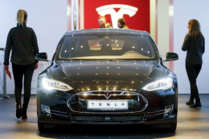 A Tesla car 'Model S' sits in a dealership in Berlin, Germany, November 18, 2015. REUTERS/Hannibal Hanschke <br/>