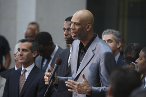 Former basketball star and current author and activist, Kareem Abdul-Jabbar, is asking American voters to dig deep into the reasons to support political presidential candidates, especially when it comes to religious-driven motivations.<br />
Reuters <br/>