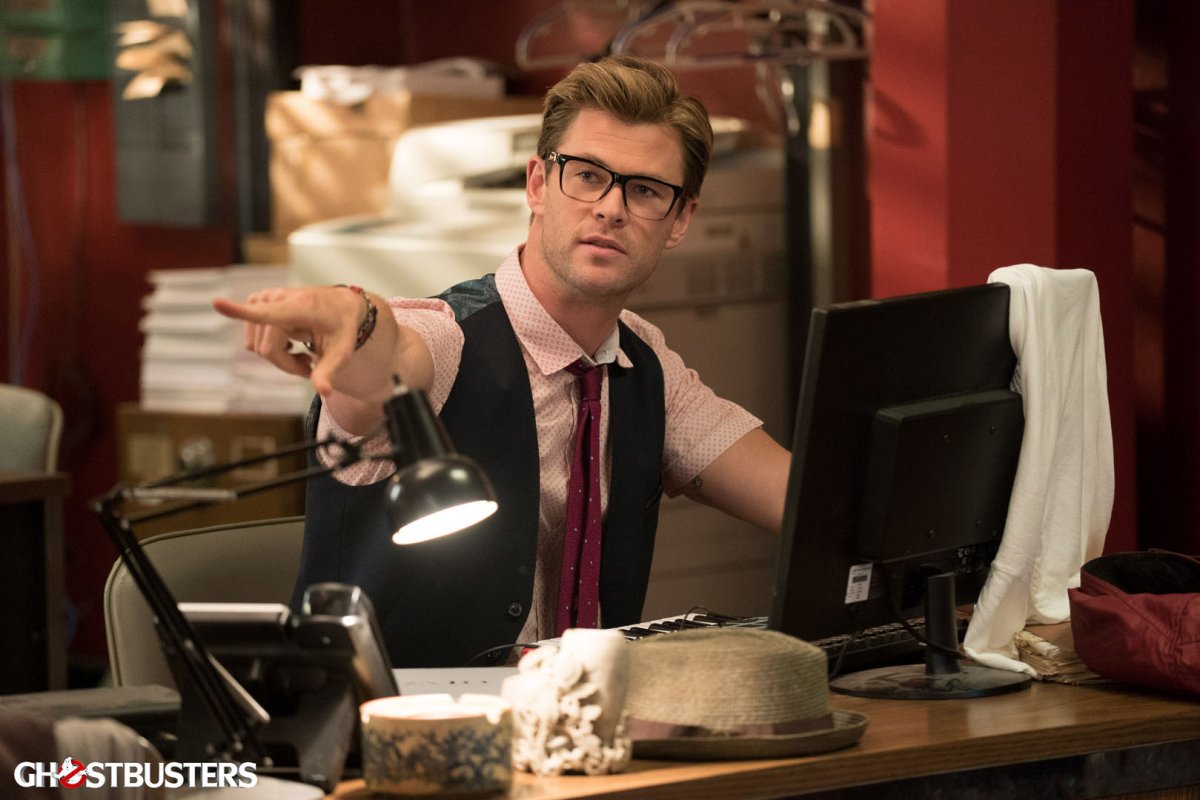 Chris Hemsworth plays the receptionist for the Ghostbusters 2016 reboot.