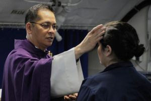 A chaplain blesses a Sailor during Ash Wednesday in the Nimitz-class aircraft carrier USS Abraham Lincoln's chapel.  <br/>US Navy / Wikimedia Commons / CC