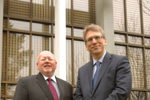 The Rev. Dr Geoff Tunnicliffe (left), international director of the World Evangelical Alliance, and World Council of Church General Secretary the Rev. Dr Olav Fykse Tveit meet in Geneva, March 2010. <br/>WCC
