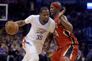 Feb 11, 2016; Oklahoma City, OK, USA; Oklahoma City Thunder forward Kevin Durant (35) drives to the basket against New Orleans Pelicans forward Dante Cunningham (44) during the third quarter at Chesapeake Energy Arena.  <br/>Mark D. Smith-USA TODAY Sports