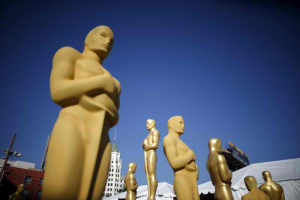 Oscar statues are painted outside the entrance to the Dolby Theatre as preparations continue for the 88th Academy Awards in Hollywood, Los Angeles, California in this February 25, 2016 file photo. (REUTERS/Lucy Nicholson) <br/>REUTERS/Lucy Nicholson