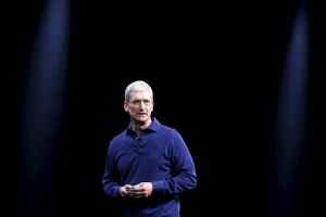 Apple CEO Tim Cook delivers his keynote address at the Worldwide Developers Conference in San Francisco, California June 8, 2015. (REUTERS/Robert Galbraith) <br/>REUTERS/Robert Galbraith