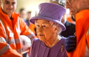 Britain's Queen Elizabeth attends the formal unveiling of the new logo for Crossrail, which is to be named the Elizabeth line, at the construction site of the Bond Street station in central London, February 23, 2016.  <br/>REUTERS/Richard Pohle/Pool
