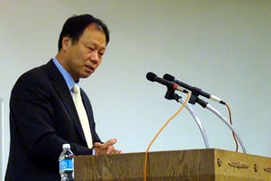 At an open seminar held at Vancouver Chinese Mennonite Brethren Church, Dr. Leung Ka-lun, president of Alliance Bible Seminary of Hong Kong, stated that faith cannot reasonably explain every matter. <br/>Gospel Herald 