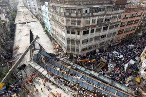 Firefighters and rescue workers search for victims at the site of an under-construction flyover after it collapsed in Kolkata. (Source: Reuters) <br/>