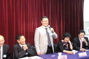 The session included a time for question and answer. Rev. Gao Feng, secretary general of CCC, answered the questions. Both sides engaged in sincere dialogues various topics of importance for the churches. <br/>Gospel Herald/Quan Wei