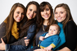 The Duggar sisters appear in a promo for 
