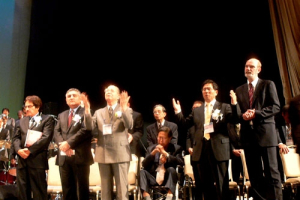 Mission leaders praying on stage at the Tokyo 2010 Global Missions Consultation from May 11-14 in Tokyo, Japan. <br/>Christian Today Japan