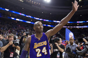 Kobe Bryant waves to his fans <br/>Sport Illustrated