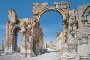 The real Arch of Triumph before it was destroyed in a blast. Photo Credit: DEA/G. Dagli Orti  <br/>
