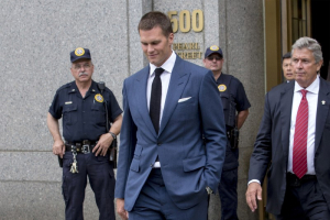 New England Patriots quarterback Tom Brady exits the Manhattan Federal Courthouse in New York, August 31, 2015.  <br/>REUTERS/Brendan McDermid