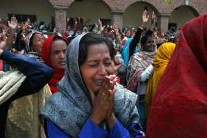 Women from the Christian community mourn for their relatives, who were killed by a suicide attack on a church, during their funeral in Lahore, March 17, 2015. Photo Credit: Reuters, Mohsin Raza<br />
 <br/>