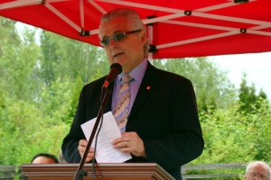 Tom Skidmore, chairman of The Salvation Army Greater Vancouver Advisory Board and president and CEO of Glentel Inc., speaking at the Rotary Hospice House Open House & Summer Garden Party on June 27th, 2010. <br/>Gospel Herald 