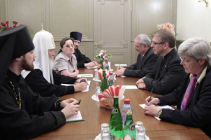 World Council of Churches General Secretary Olav Fykse Tveit (right) and Patriarch Kirill (left) meet on Monday following a worship service at the Cathedral of the Dormition in the Moscow Kremlin. <br/>WCC / V. Khodakov, Moscow Patriarchate