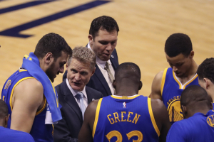 May 28, 2016; Oklahoma City, OK, USA; Golden State Warriors head coach Steve Kerr speaks with his players during the first quarter against the Oklahoma City Thunder in game six of the Western conference finals of the NBA Playoffs at Chesapeake Energy Arena.  <br/>Kevin Jairaj-USA TODAY Sports