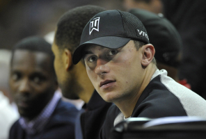Cleveland, OH, USA; Cleveland Browns quarterback Johnny Manziel watches the Dallas Mavericks at Cleveland Cavaliers NBA game at Quicken Loans Arena. <br/> REUTERS/David Richard-USA TODAY Sports/File photo