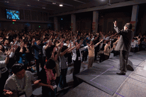 A video clip of scenes of conferenced held in Hong Kong, Macau, Taiwan, and China was broadcasted during the message, showing the thousands of Chinese Christians embracing one another in tears. The Hong Kong staffs knelt and prayed in repentance for being against the return of Hong Kong to China in 1997. <br/>Gospel Herald/Hudson Tsui