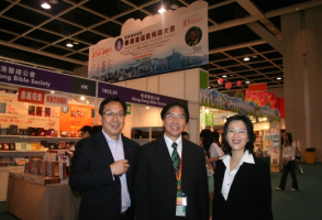 China Alliance Press President Mr. David Hui said, the book exhibition is a great opportunity to promote the evangelistic outreach hosted by Franklin Graham Evangelistic Association in November. (Photo: The Gospel Herald Hong Kong) <br/>